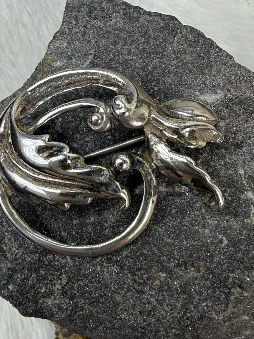 Vintage Sterling Silver Art Nouveau Floral Leaf Openwork Brooch 1.25